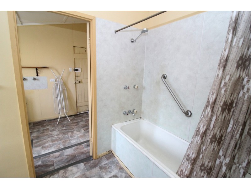 19 Esk Street, Crows Nest QLD 4355