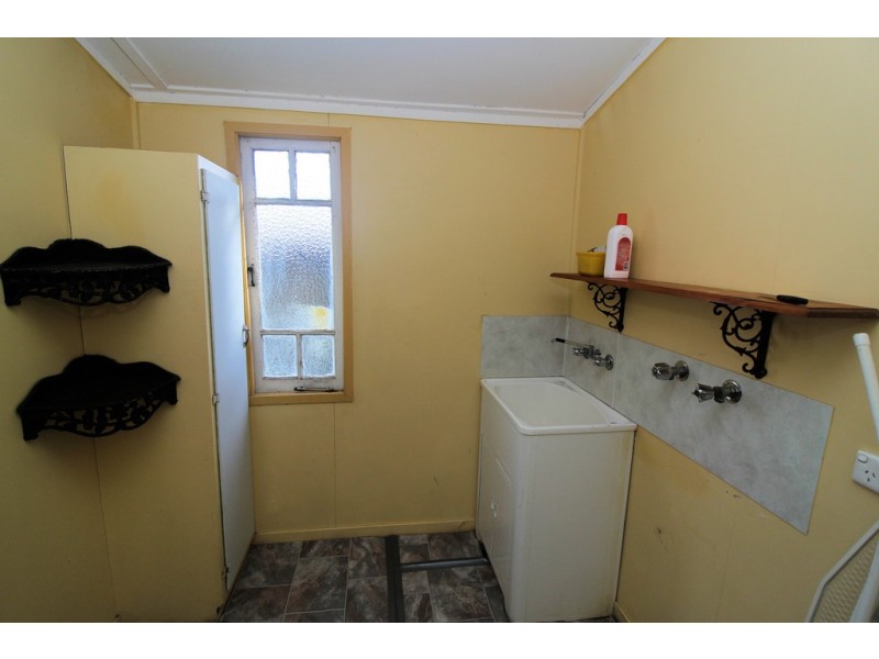 19 Esk Street, Crows Nest QLD 4355