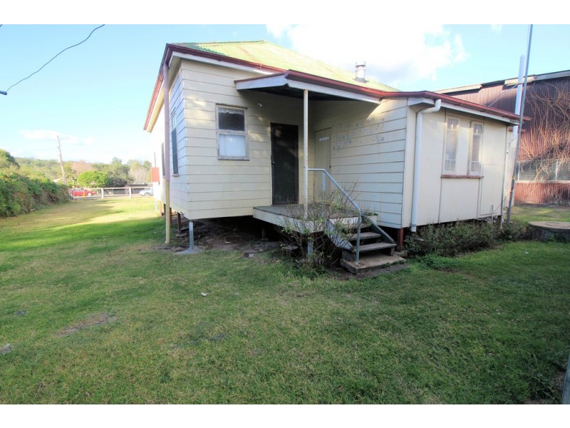 19 Esk Street, Crows Nest QLD 4355