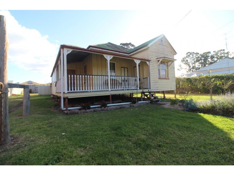 19 Esk Street, Crows Nest QLD 4355