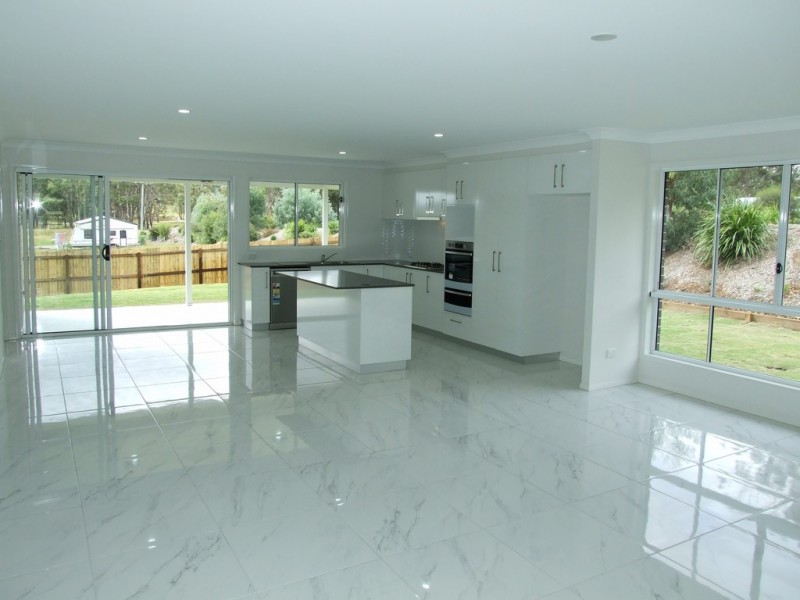 2 Cedarwood Drive, Crows Nest QLD 4355