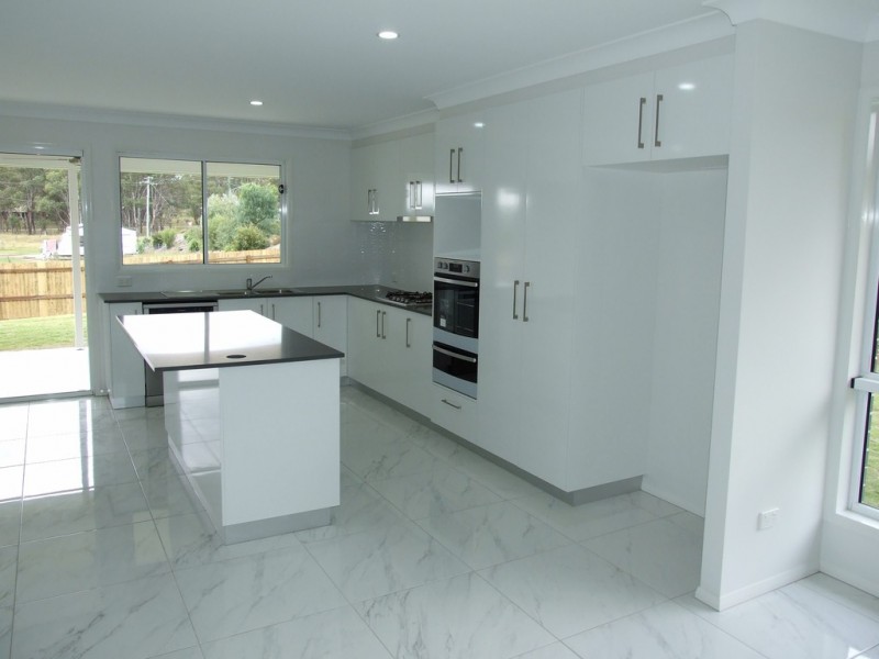 2 Cedarwood Drive, Crows Nest QLD 4355