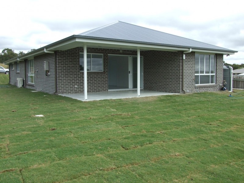 2 Cedarwood Drive, Crows Nest QLD 4355