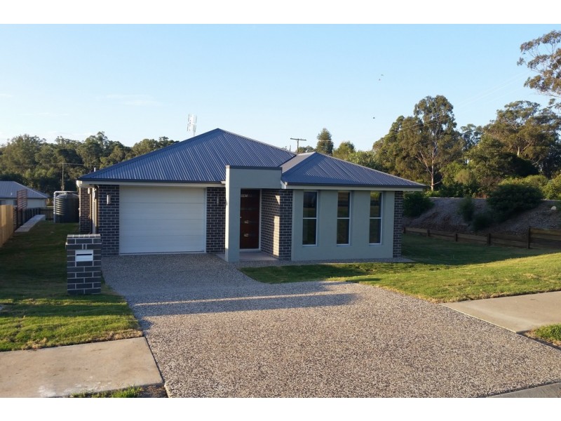 2 Cedarwood Drive, Crows Nest QLD 4355