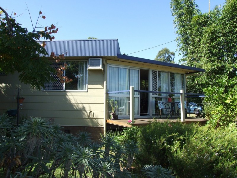 4 Dale Street, Crows Nest QLD 4355