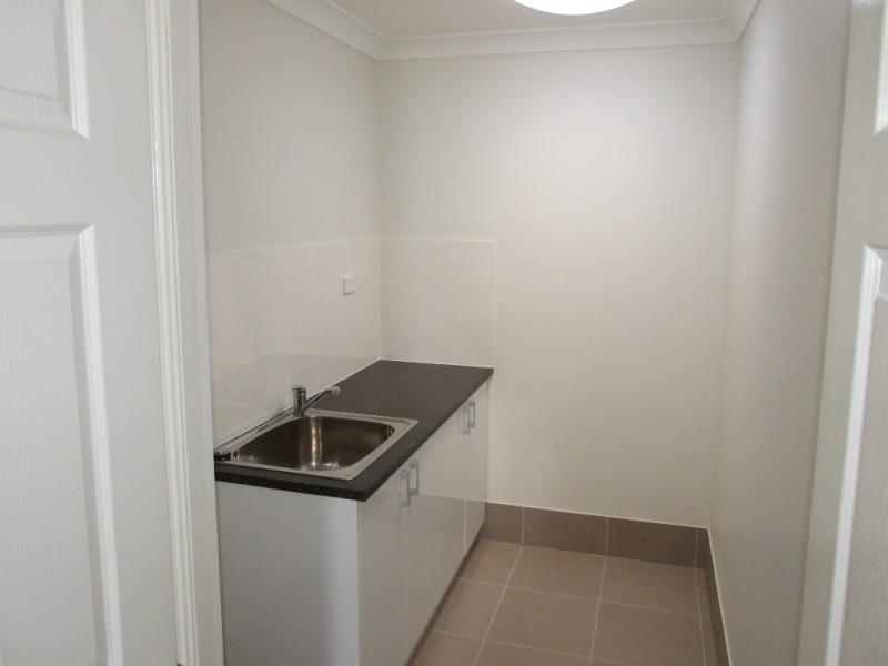 1/24 Creek Street, Crows Nest QLD 4355