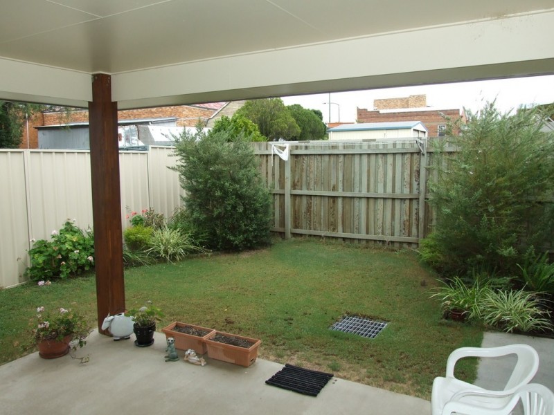 1/24 Creek Street, Crows Nest QLD 4355