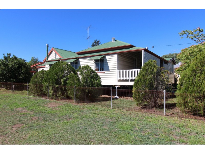 6 Park Road, Crows Nest QLD 4355