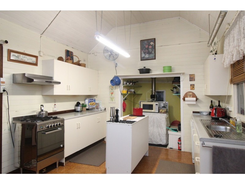 6 Park Road, Crows Nest QLD 4355