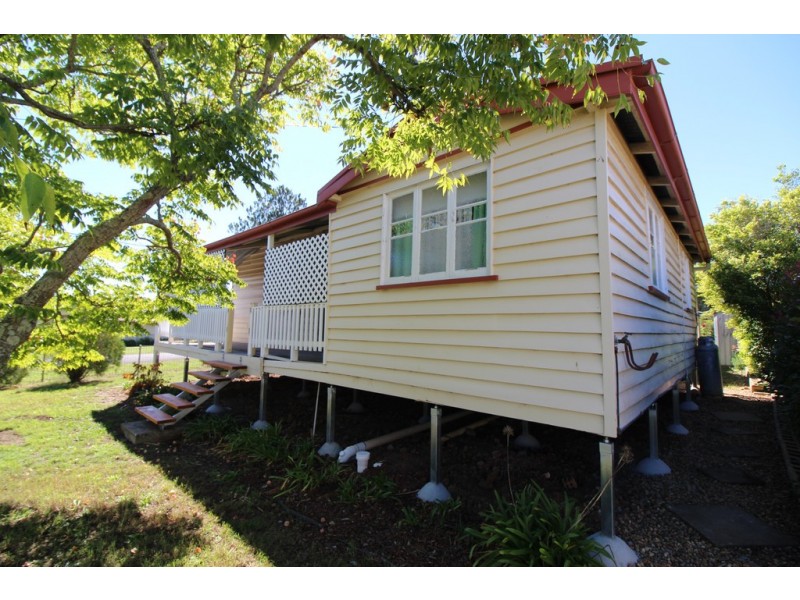 6 Park Road, Crows Nest QLD 4355