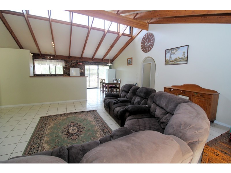 25 Railway Terrace, Crows Nest QLD 4355