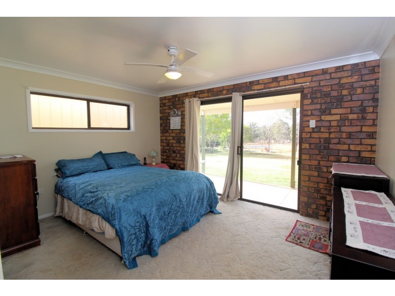 25 Railway Terrace, Crows Nest QLD 4355