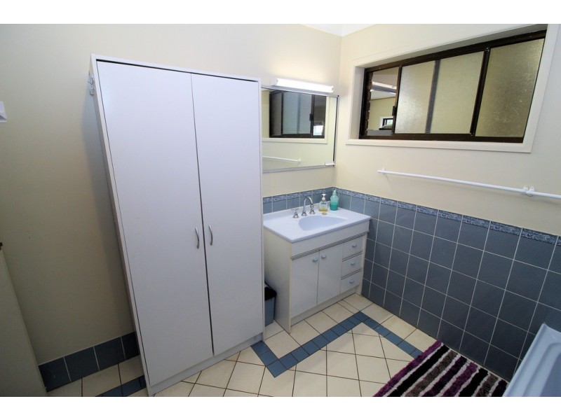 25 Railway Terrace, Crows Nest QLD 4355