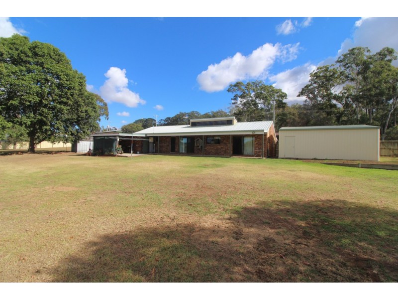 25 Railway Terrace, Crows Nest QLD 4355
