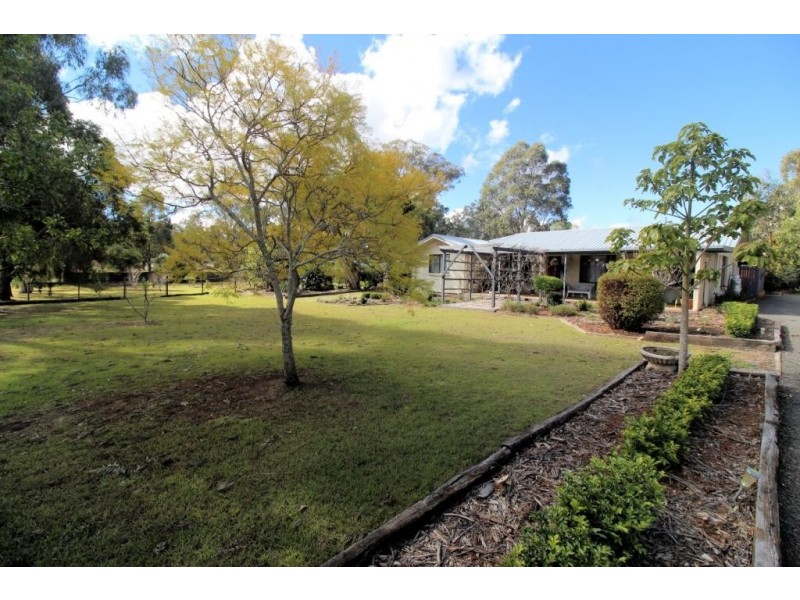 2 East Side Road, Crows Nest QLD 4355