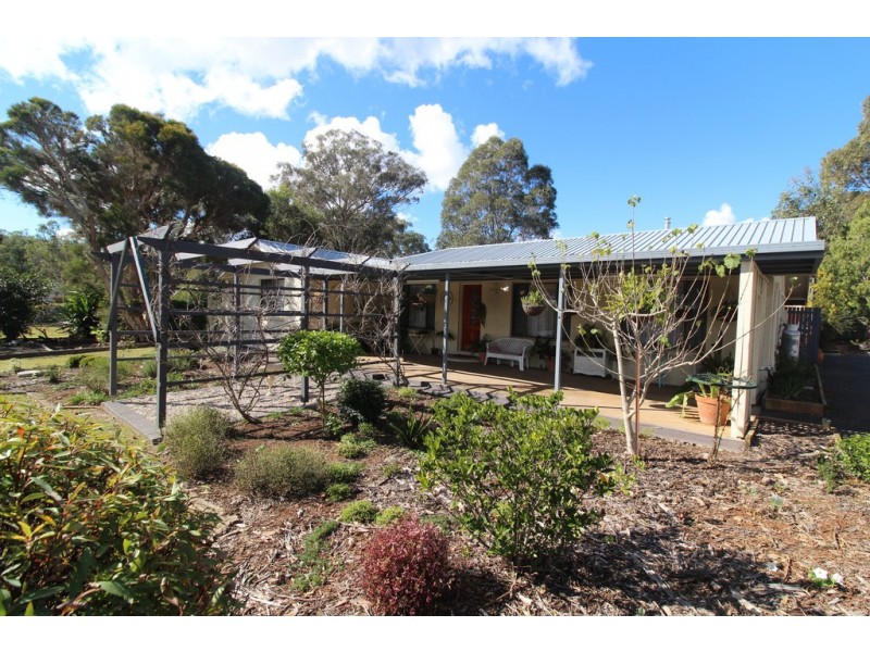 2 East Side Road, Crows Nest QLD 4355