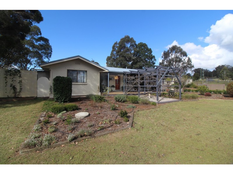 2 East Side Road, Crows Nest QLD 4355