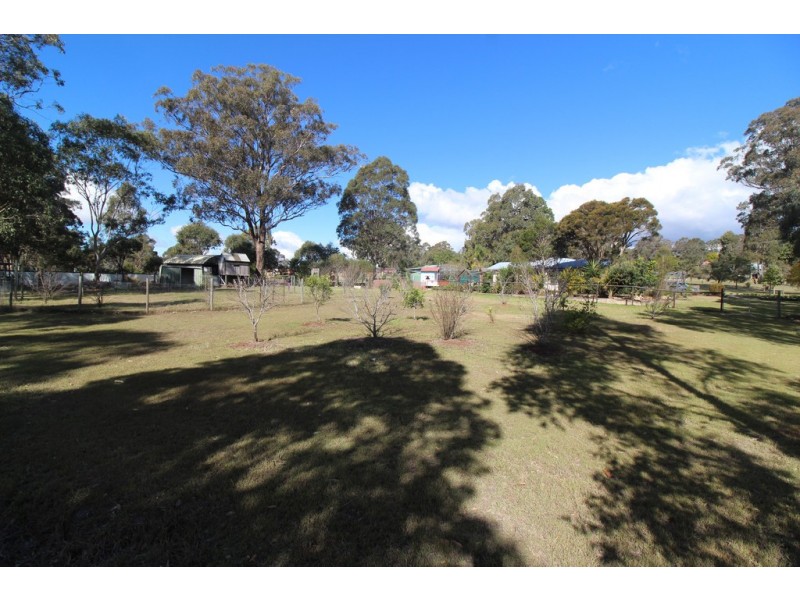 2 East Side Road, Crows Nest QLD 4355