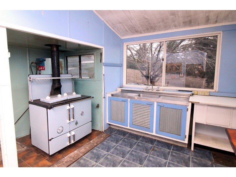 14 Dingo Mountain Road, Crows Nest QLD 4355