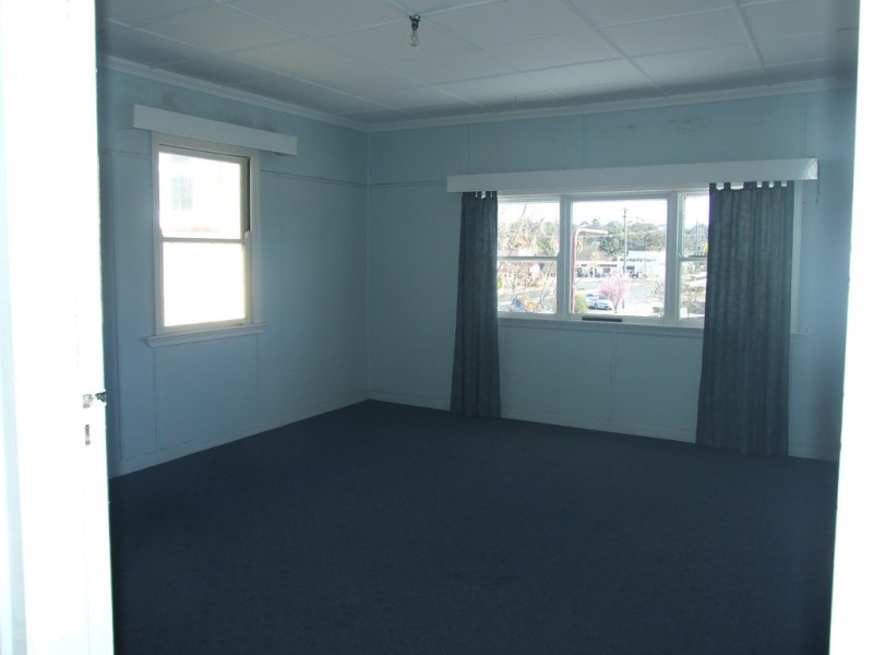 8 Charlotte Street, Crows Nest QLD 4355