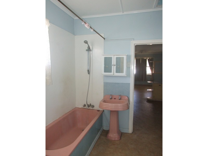 8 Charlotte Street, Crows Nest QLD 4355