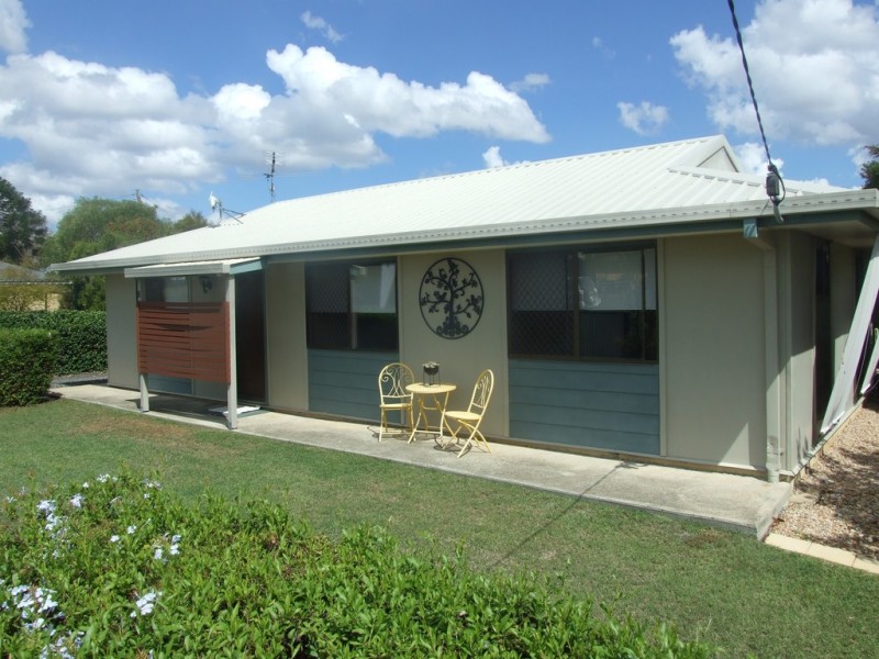 8 Peters Street, Goombungee QLD 4354