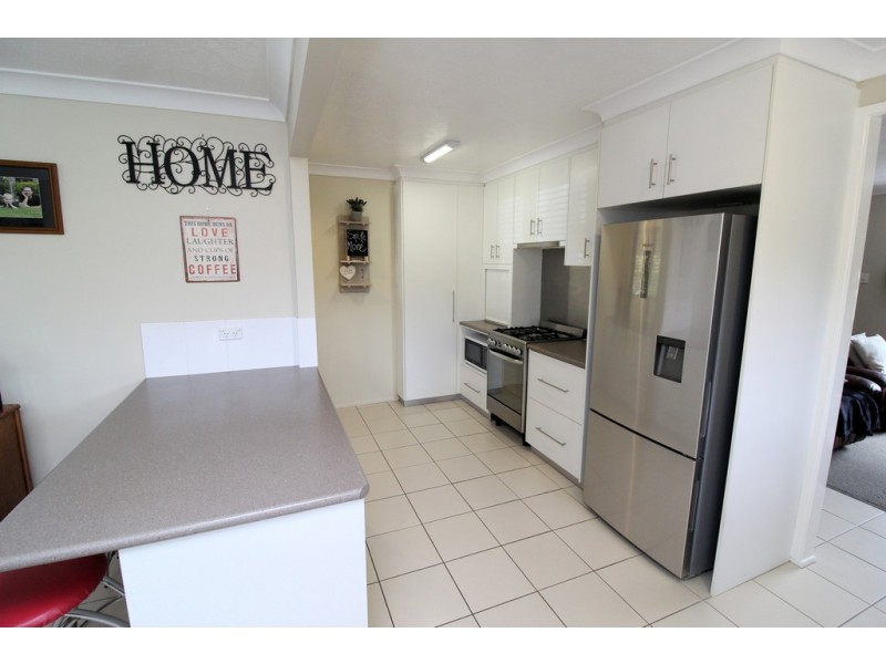 8 Peters Street, Goombungee QLD 4354