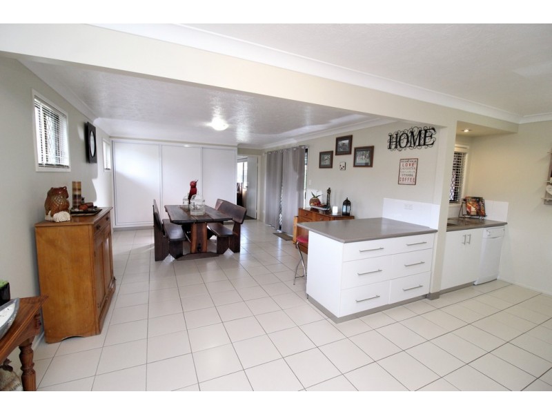 8 Peters Street, Goombungee QLD 4354