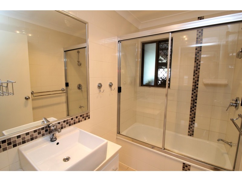 8 Peters Street, Goombungee QLD 4354