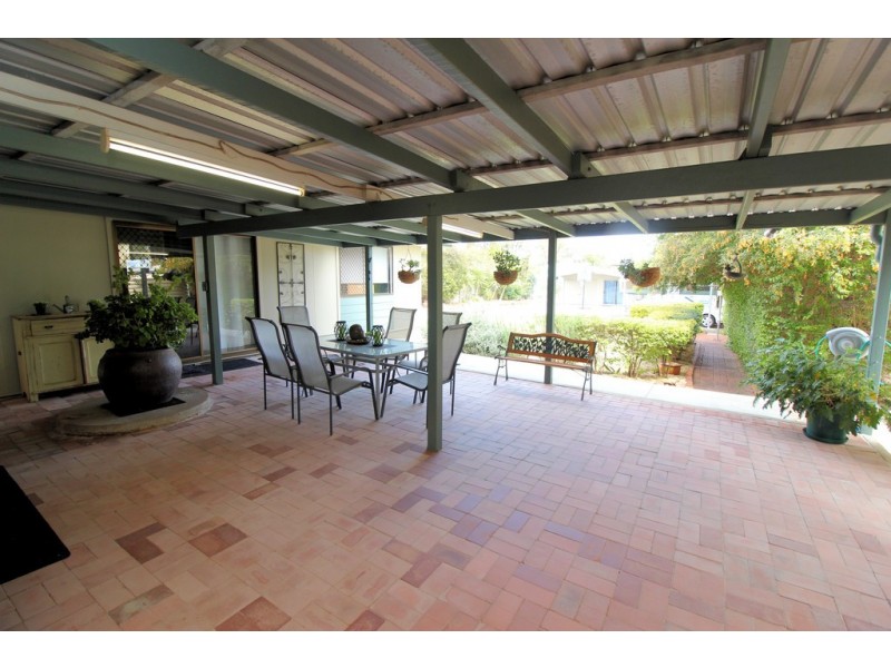 8 Peters Street, Goombungee QLD 4354