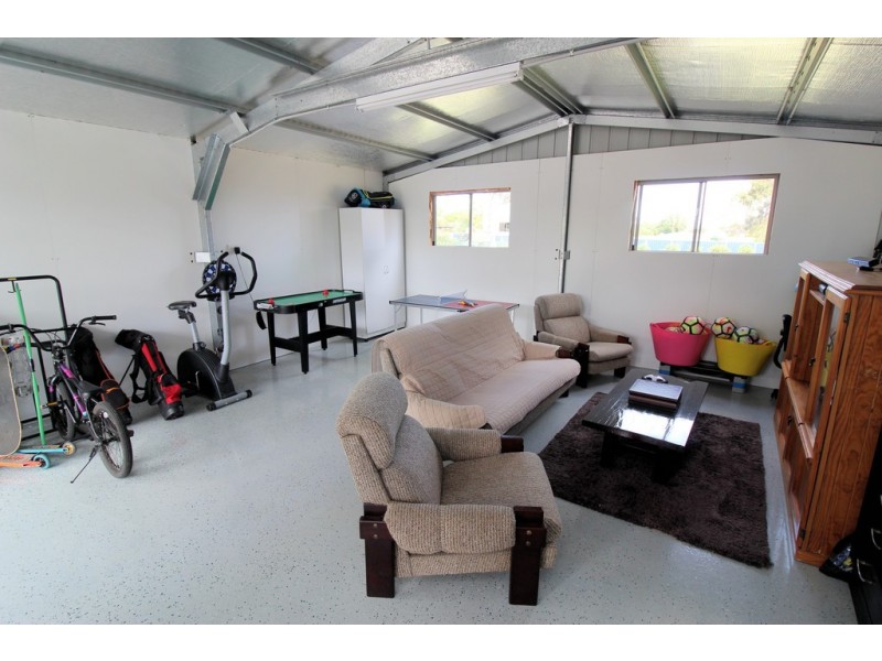 8 Peters Street, Goombungee QLD 4354