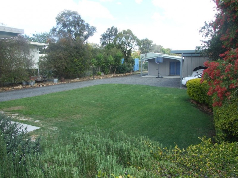 8 Peters Street, Goombungee QLD 4354