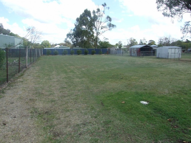 8 Peters Street, Goombungee QLD 4354