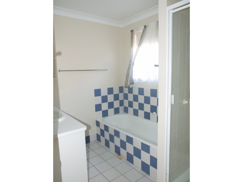 5 Lee court, Crows Nest QLD 4355
