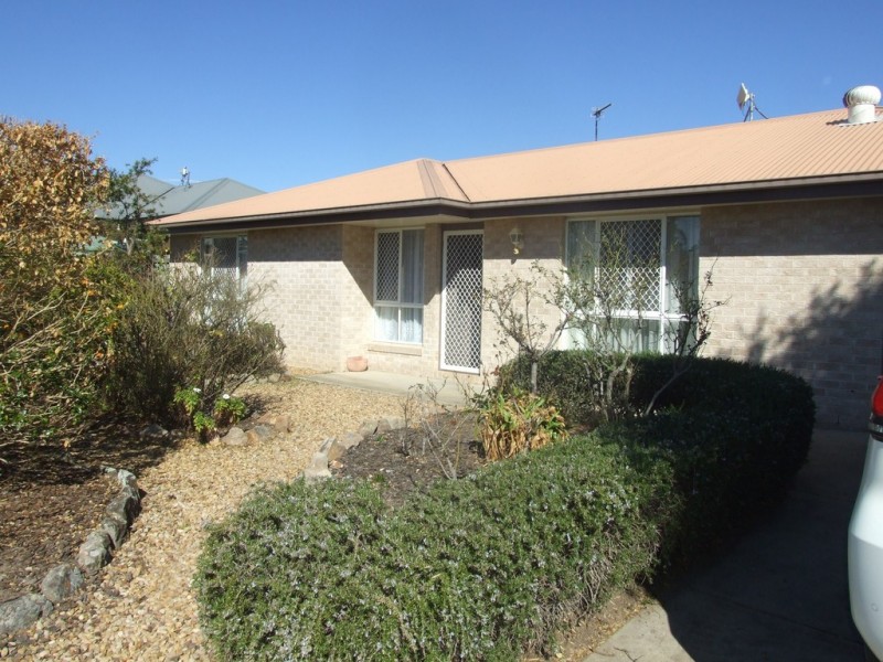 5 Lee court, Crows Nest QLD 4355