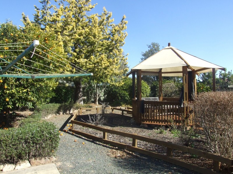 5 Lee court, Crows Nest QLD 4355
