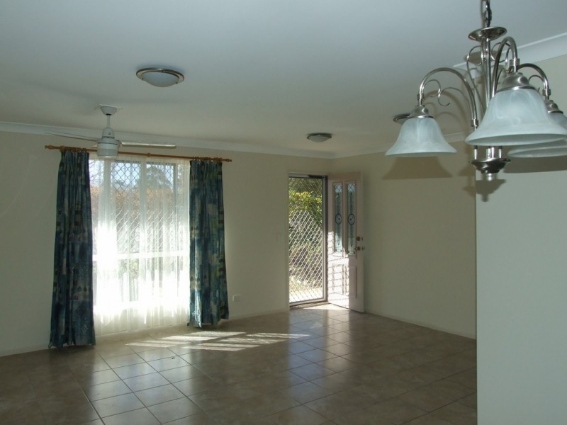 5 Lee court, Crows Nest QLD 4355