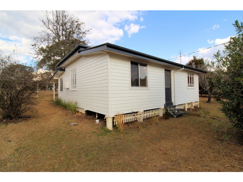 12 Dale Street, Crows Nest QLD 4355