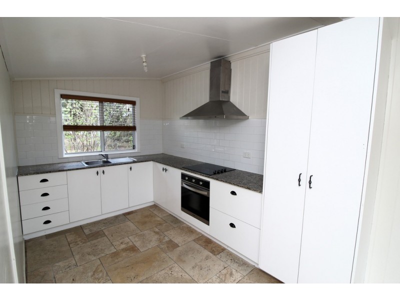 12 Dale Street, Crows Nest QLD 4355