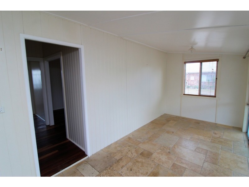 12 Dale Street, Crows Nest QLD 4355