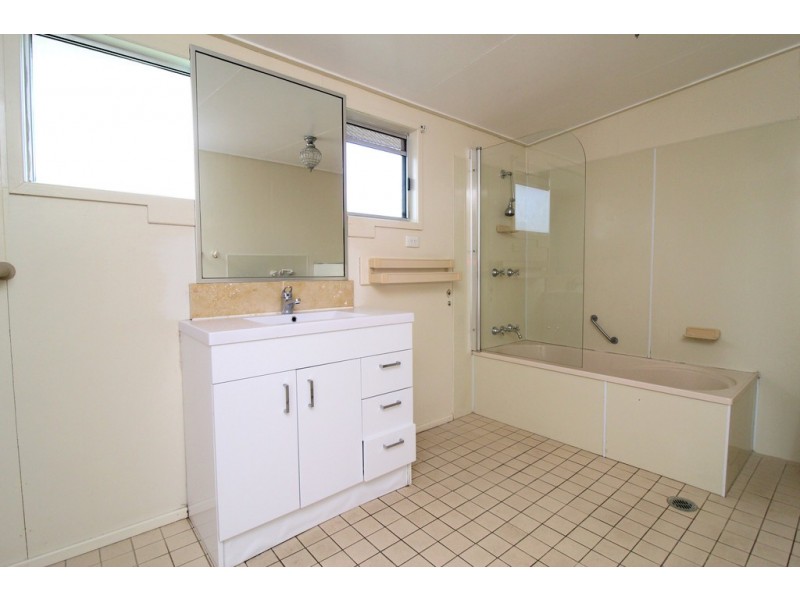 12 Dale Street, Crows Nest QLD 4355