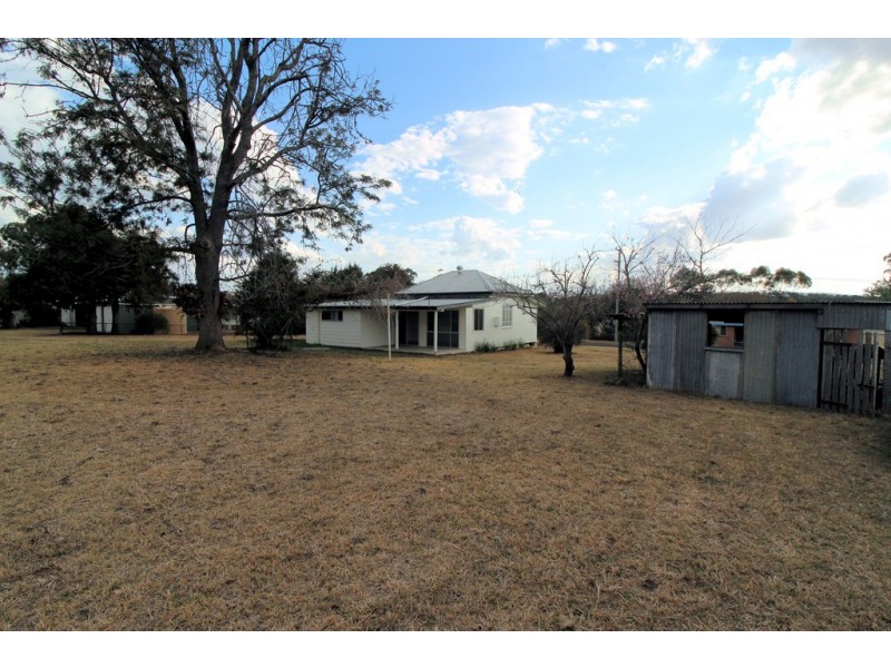 12 Dale Street, Crows Nest QLD 4355