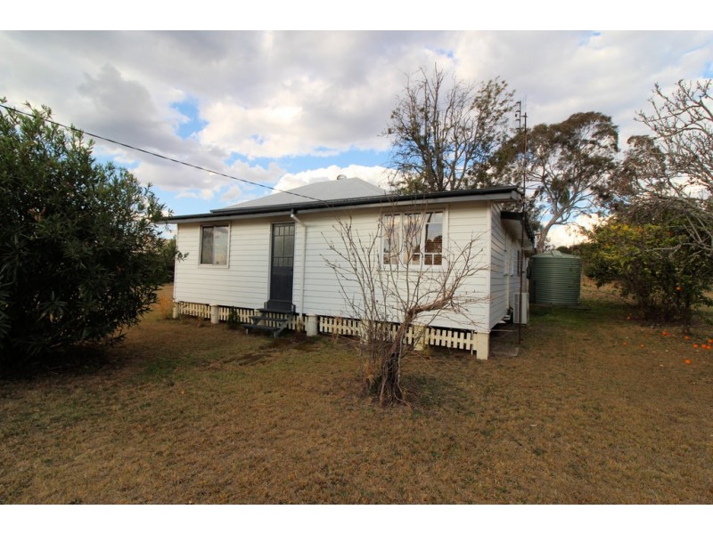 12 Dale Street, Crows Nest QLD 4355