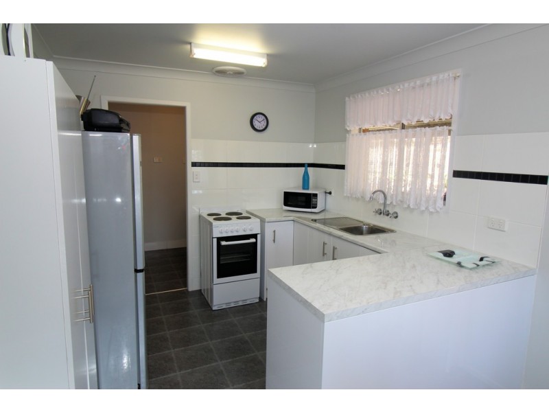 32 Railway Terrace, Crows Nest QLD 4355