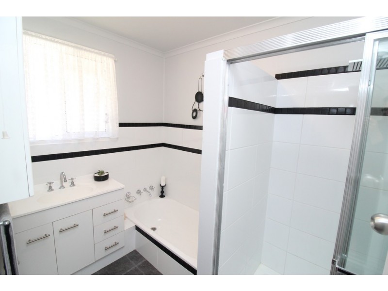 32 Railway Terrace, Crows Nest QLD 4355