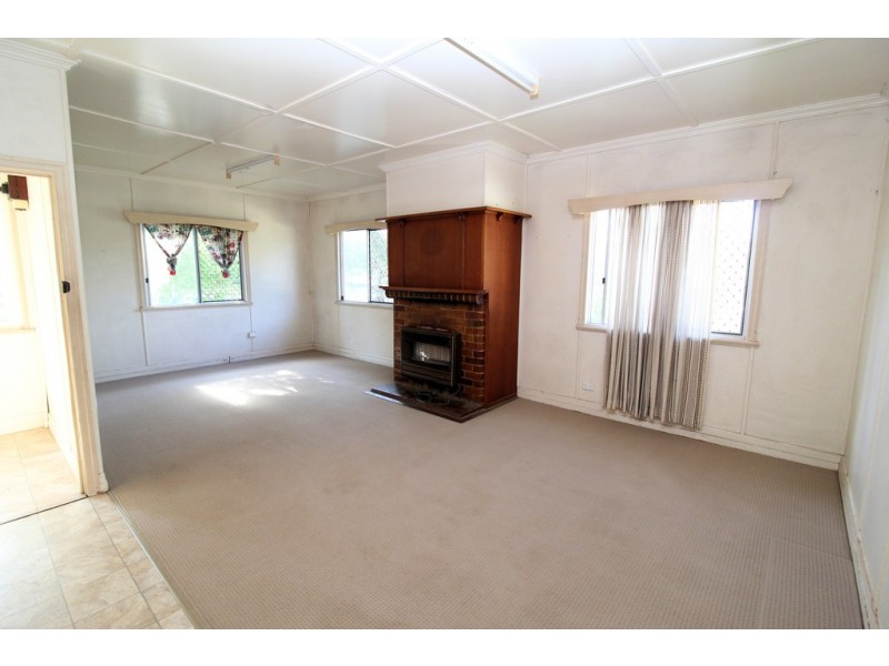 2 Andrews Road, Crows Nest QLD 4355