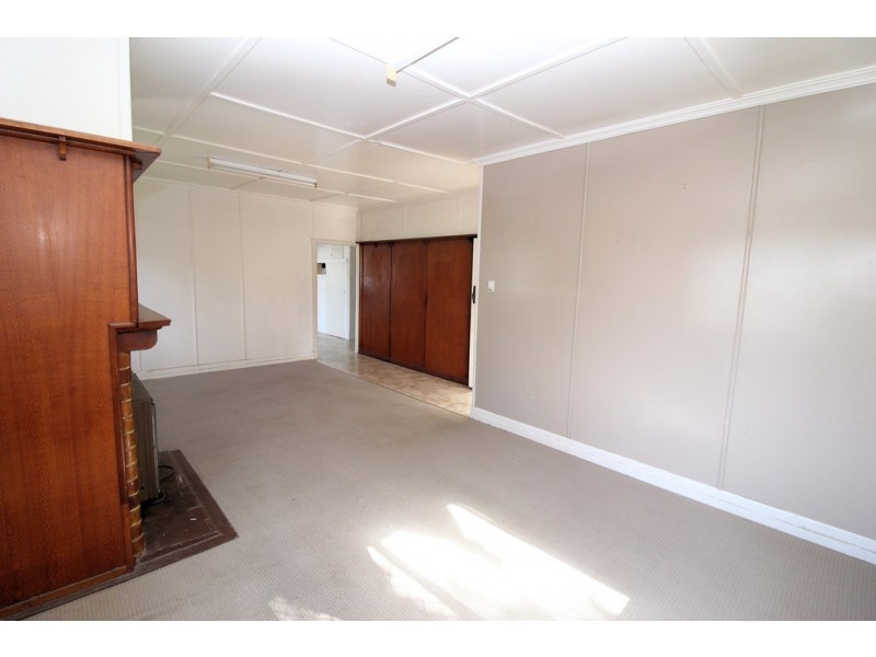 2 Andrews Road, Crows Nest QLD 4355