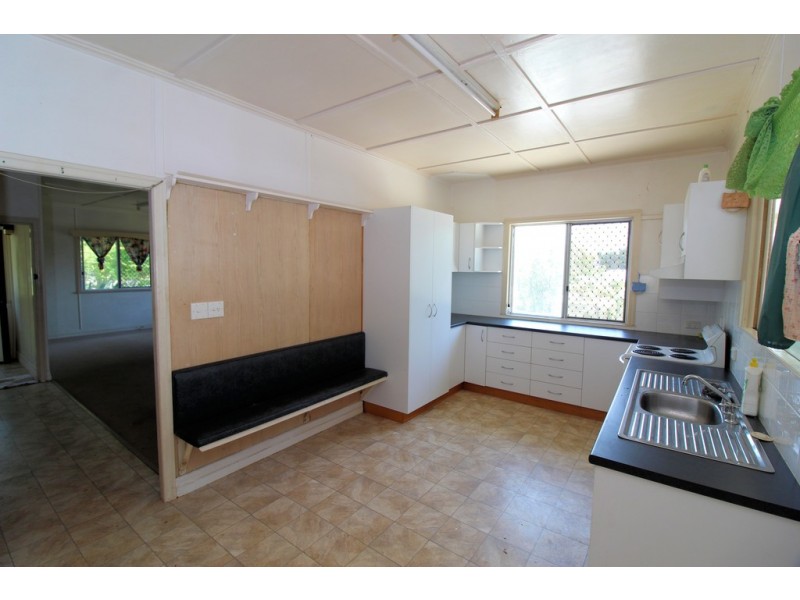 2 Andrews Road, Crows Nest QLD 4355