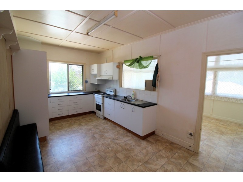 2 Andrews Road, Crows Nest QLD 4355