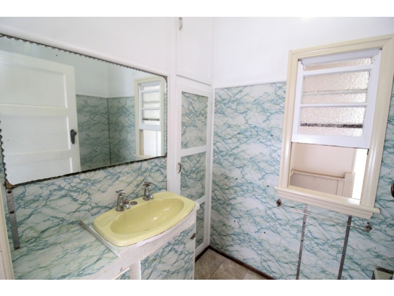 2 Andrews Road, Crows Nest QLD 4355